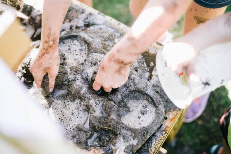 Embracing complexity: Rethinking the relation between play and learning: Comment on Lillard et al. (2013).