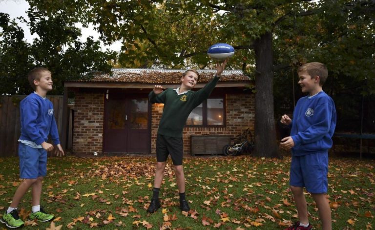 Screen time beats outdoor play for most Australian children