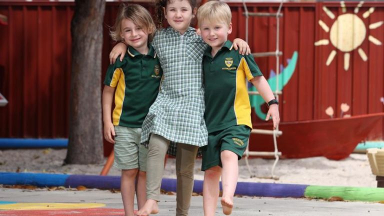 Perth primary school allows kids to go barefoot