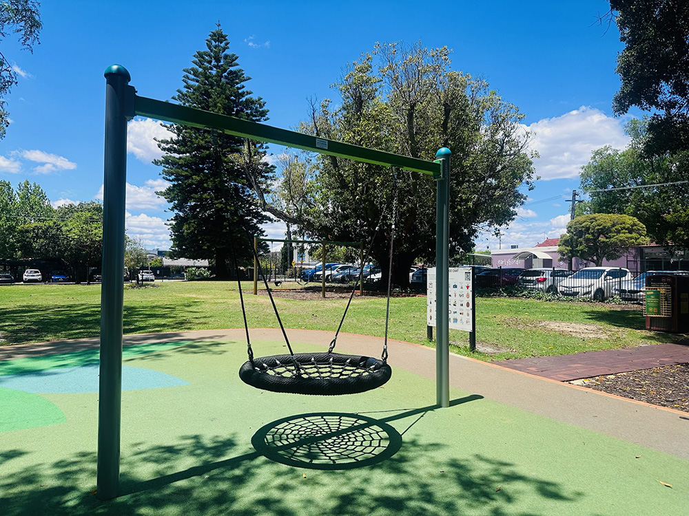 Braithwaite Park nest swing