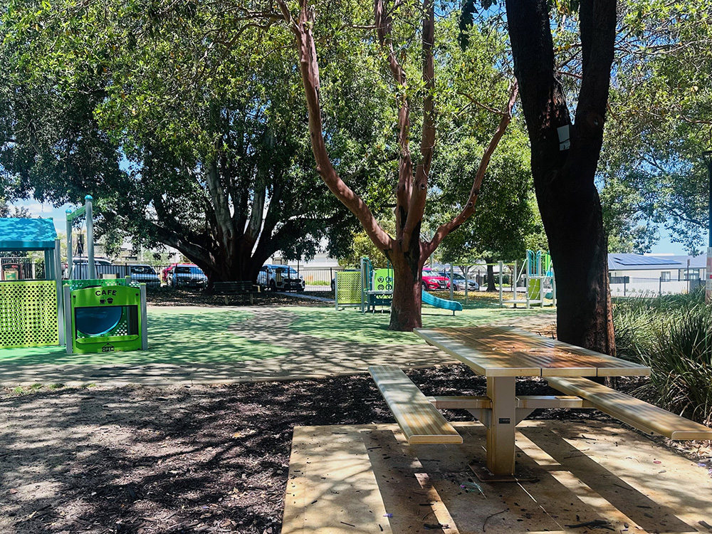 Braithwaite Park picnic table