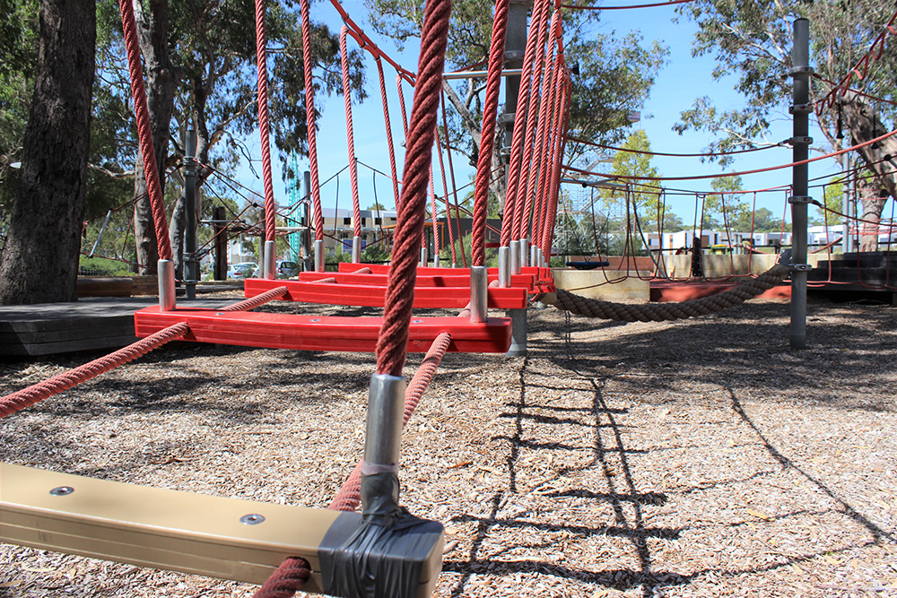 Perry Lakes_Rope walker