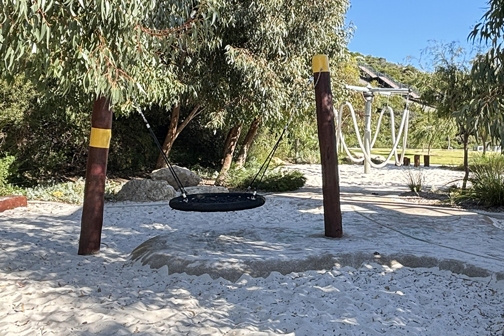 Treehouse Cove nest swing