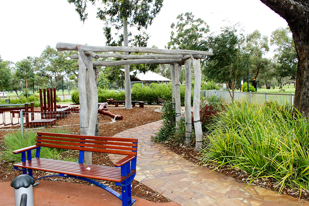 Yokine Playground-seat with overview