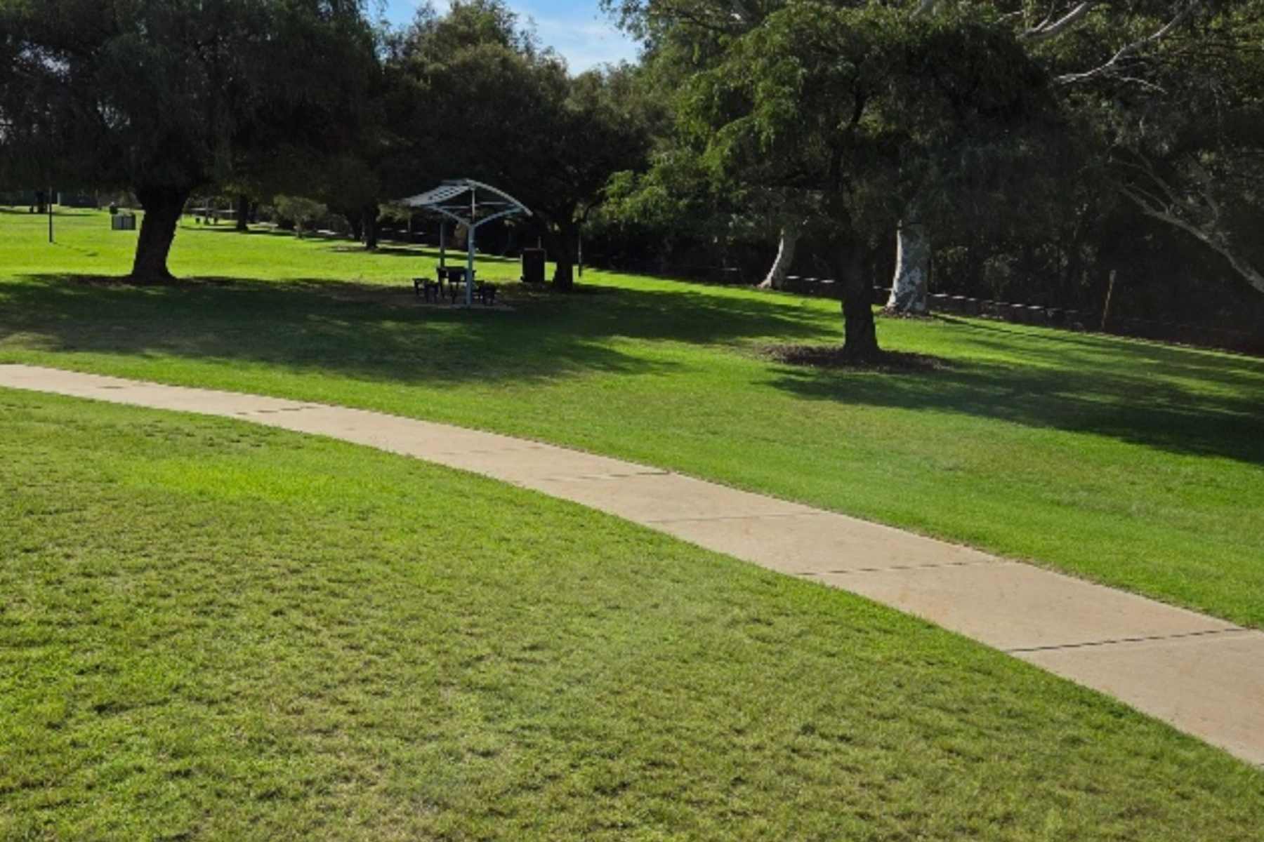 Riverside Gardens path