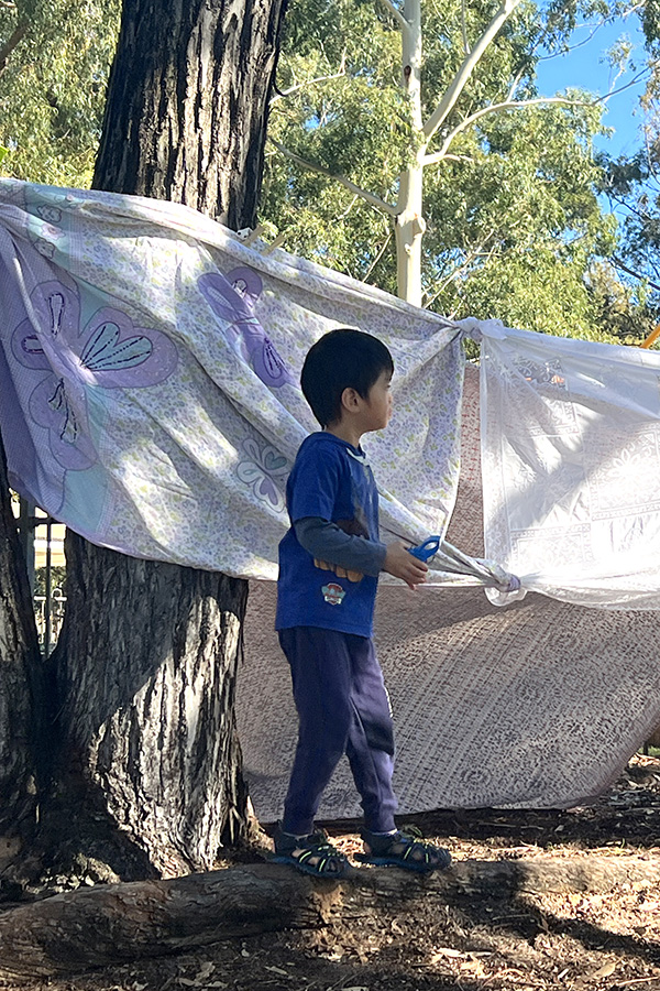 nature play ideas_cubby building for kids